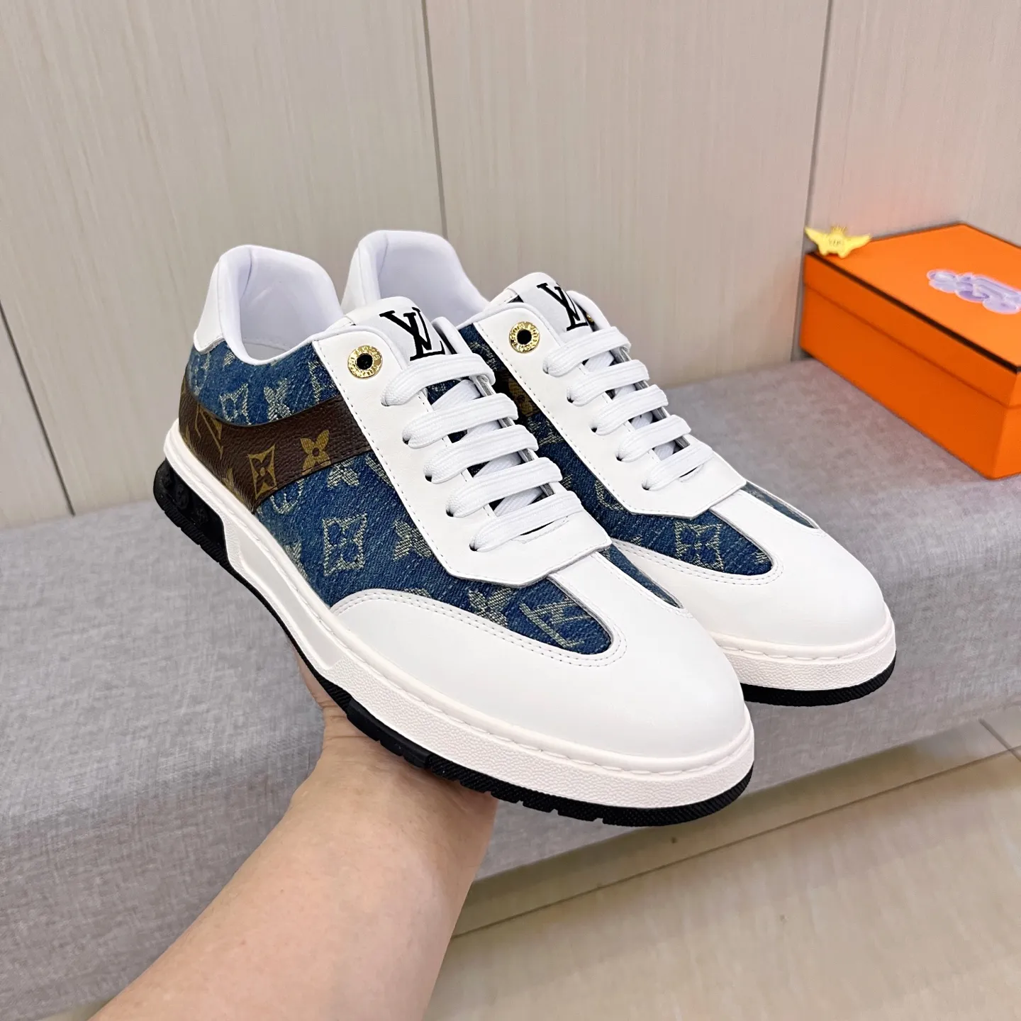 🚘🚘Factory batch 420💰【LV】🔥Louis Vuitton high-end men's shoes brand official website 1:1 latest masterpiece: the upper is made of Italian imported first-layer cowhide with a comfortable and breathable lining➕original non-slip and wear-resistant outsole🔥, making walking more convenient and comfortable! An exclusive new model, a stunning work, a beautiful 1:1 replica [color] compared to the official quality! Create a fashionable personality to set off your uniqueness! A must-have for trendy men! Classic 🔥 Size: 38-44 Color: 🔥 2⃣️ colors available 🔥.